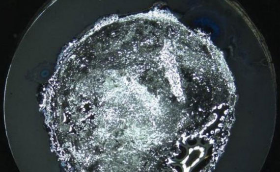 研究人員利用類似補牙的材料來保證固態(tài)鋰電池的性狀穩(wěn)定